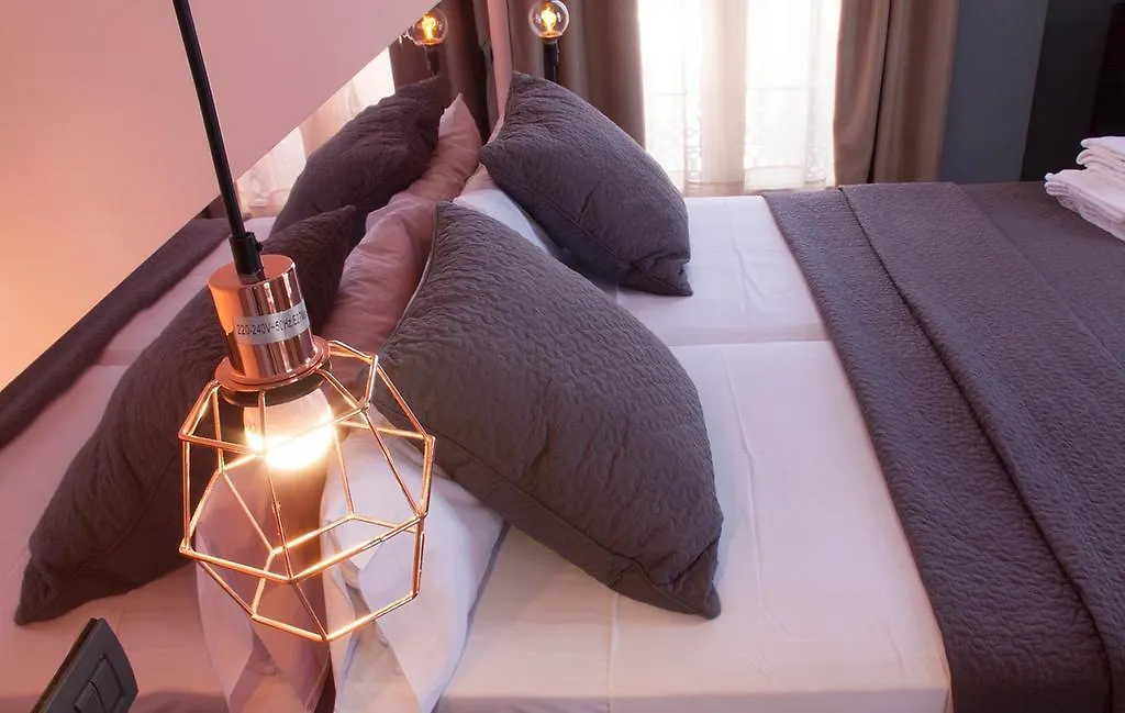 Apartamentos NONO by Charming Stay Málaga 0*,